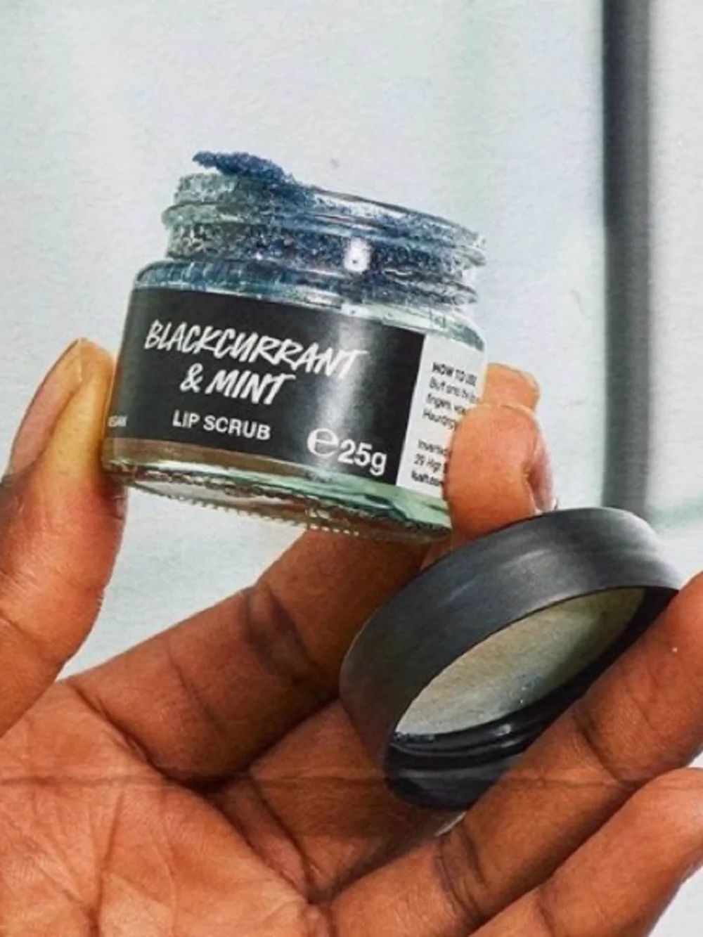 LUSH CLUB EARLY ACCESS HALLOWEEN EXCLUSIVE BLK CURRANT & MINT LIP SCRUB